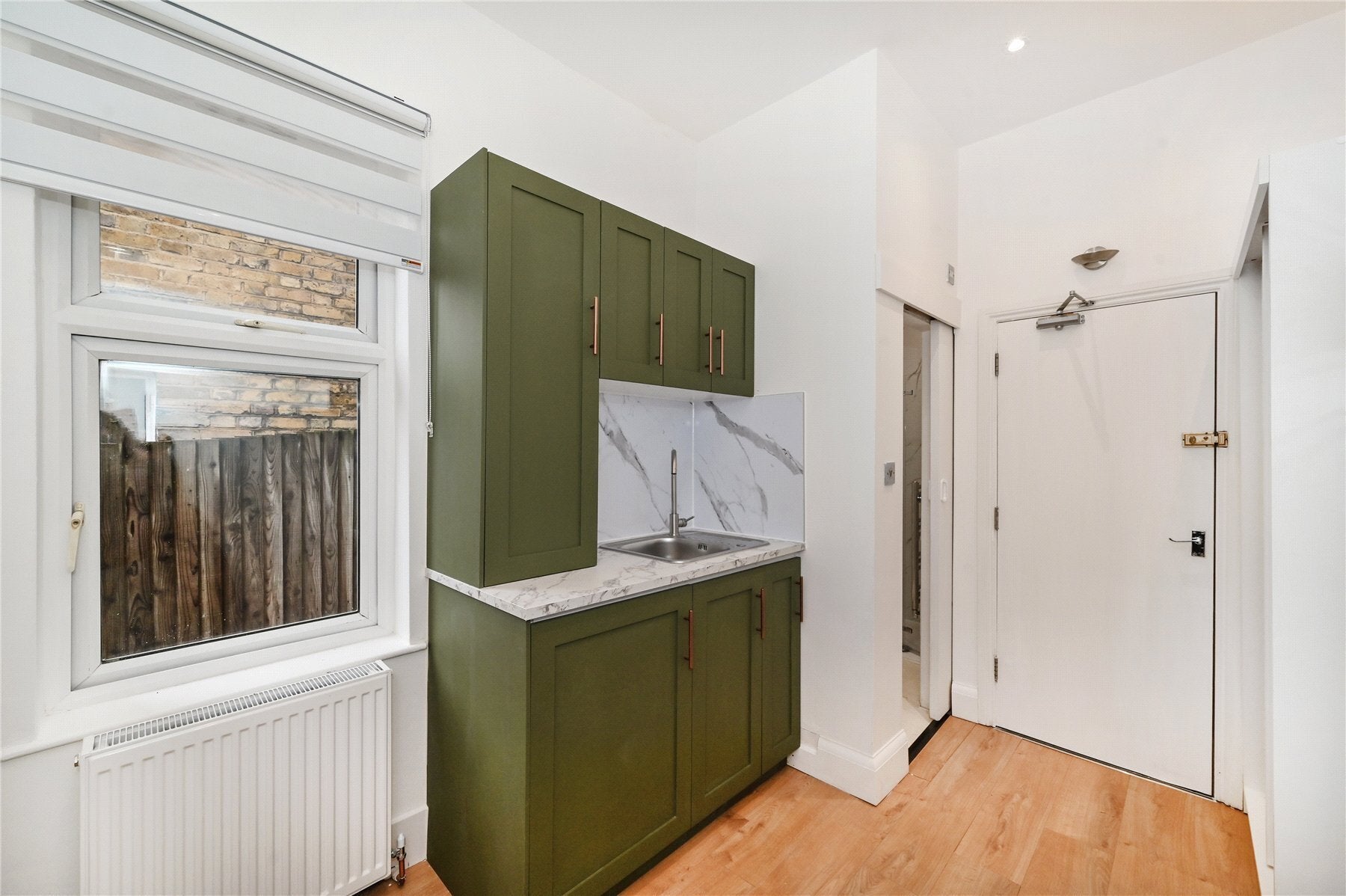 Flat Etchingham Park Road in Greater London