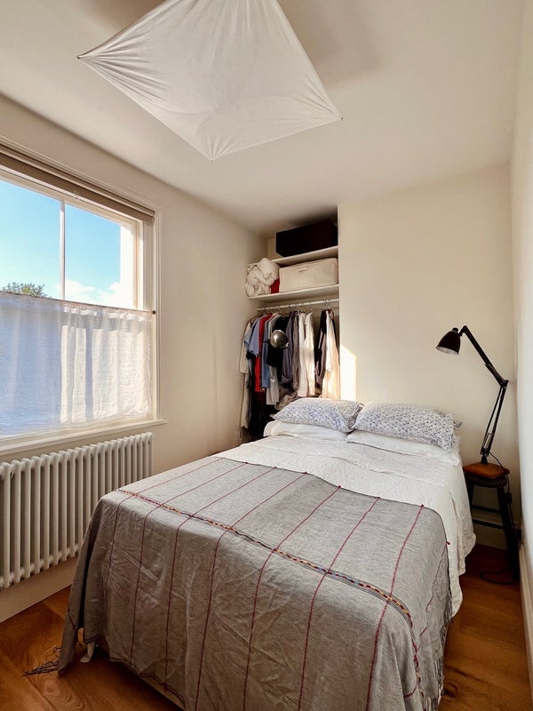 Flat Montague Road in Greater London