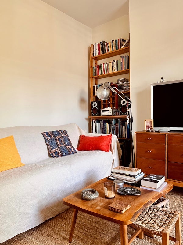 Flat Montague Road in Greater London