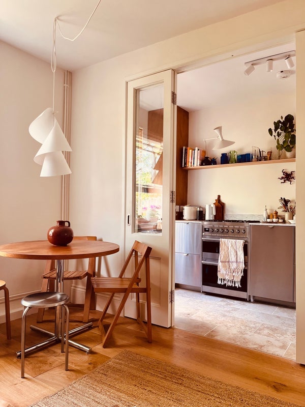 Flat Montague Road in Greater London