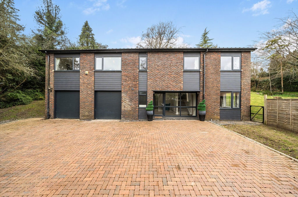 House Hartley Hill in Greater London
