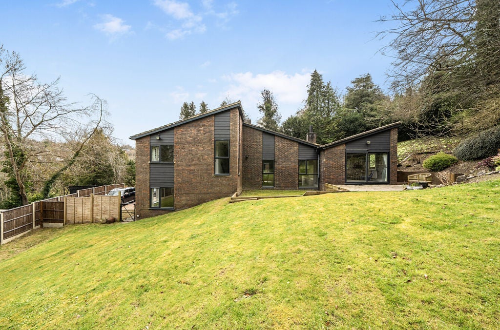 House Hartley Hill in Greater London