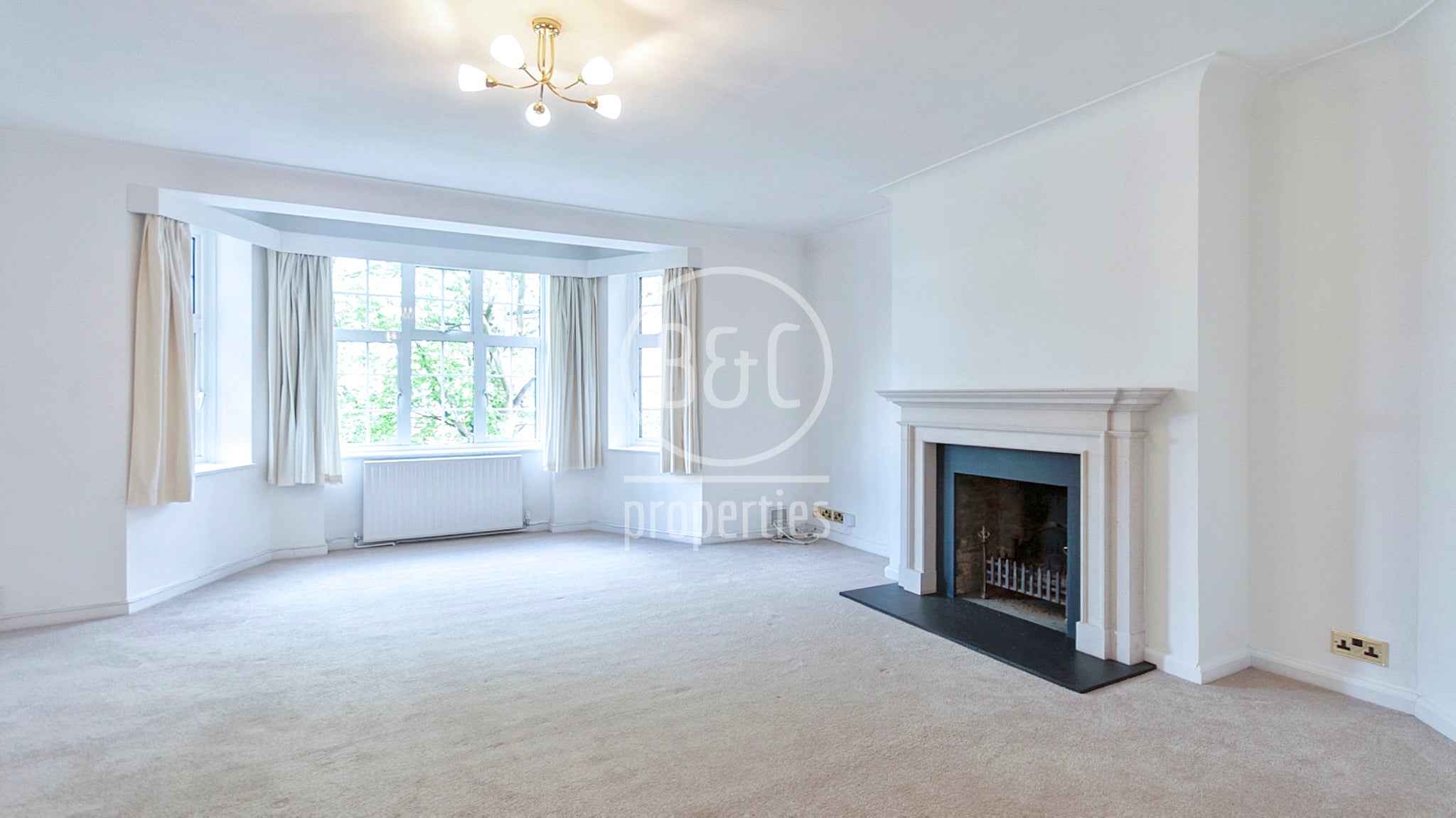 Flat Grosvenor Hill in Greater London