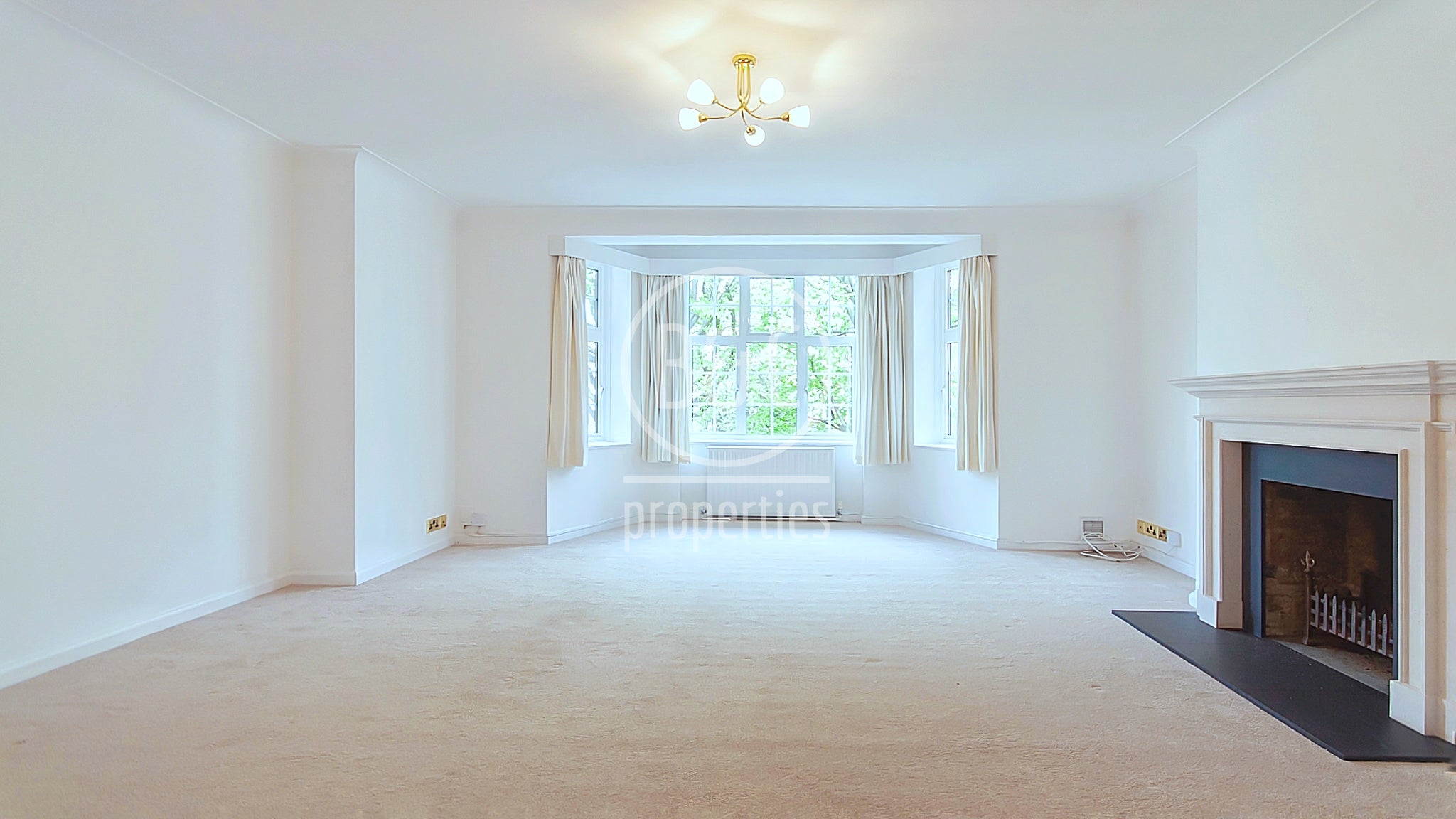 Flat Grosvenor Hill in Greater London