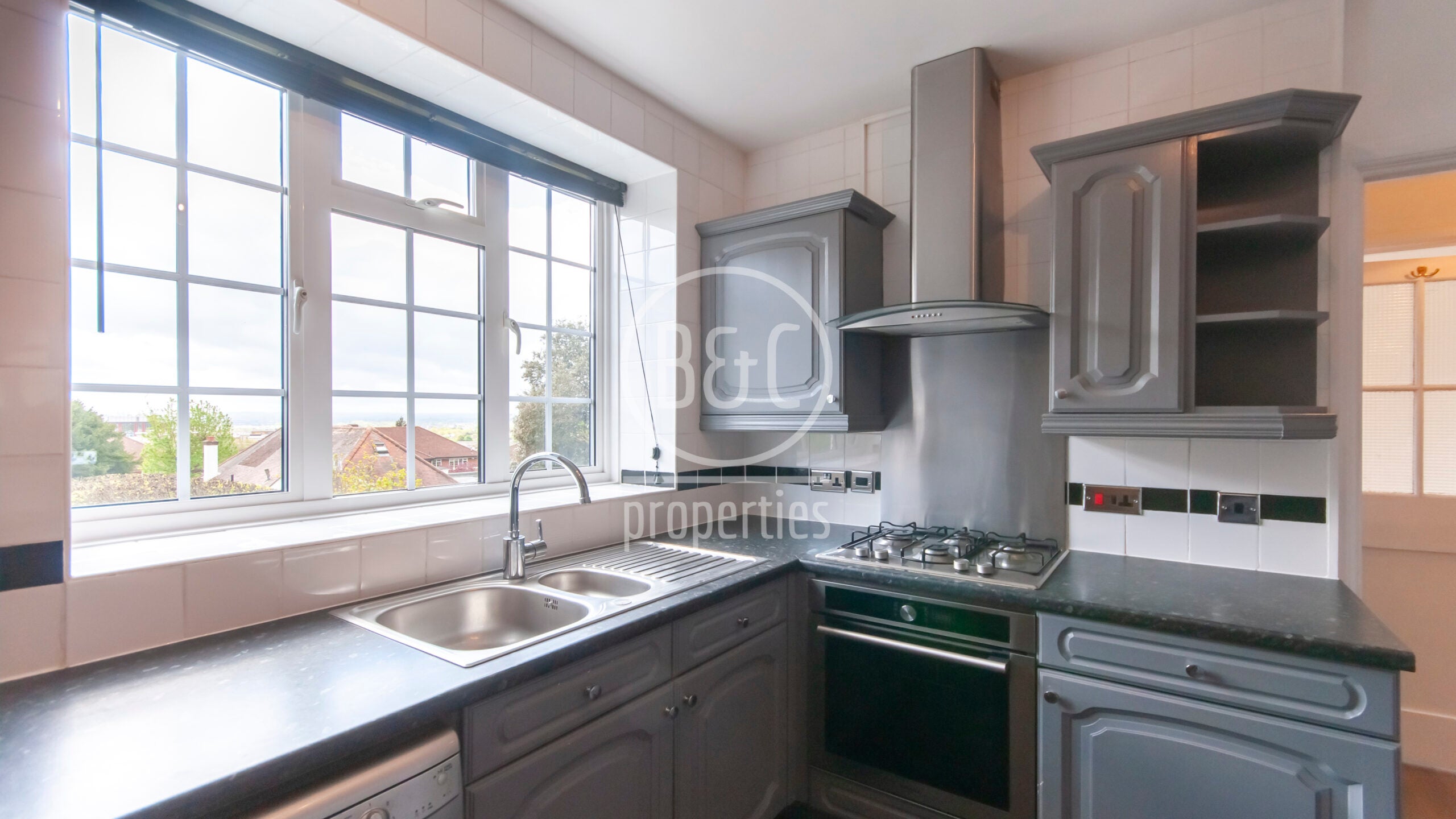 Flat Grosvenor Hill in Greater London