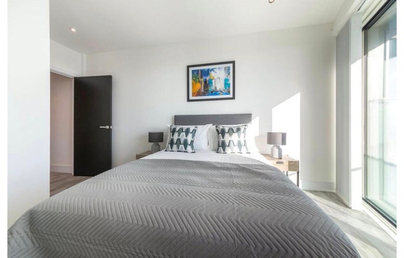 Room Portal Way in Greater London