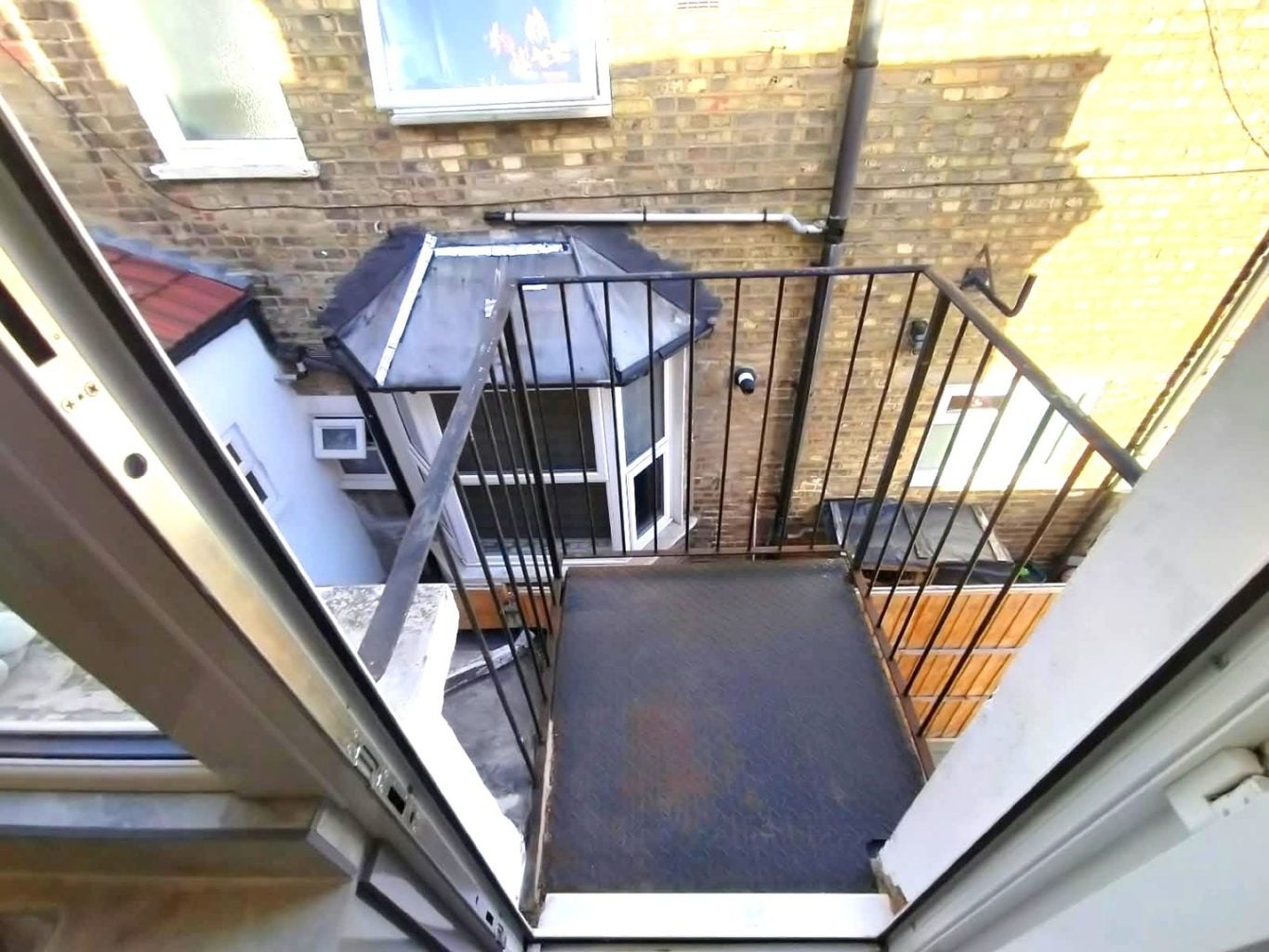 Flat Frome Road in Greater London
