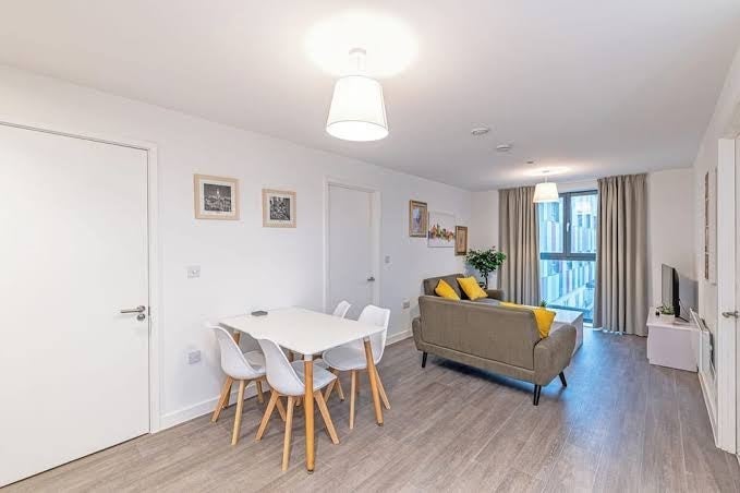 Flat Talbot Road in Trafford