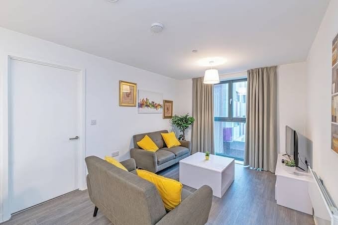 Flat Talbot Road in Trafford