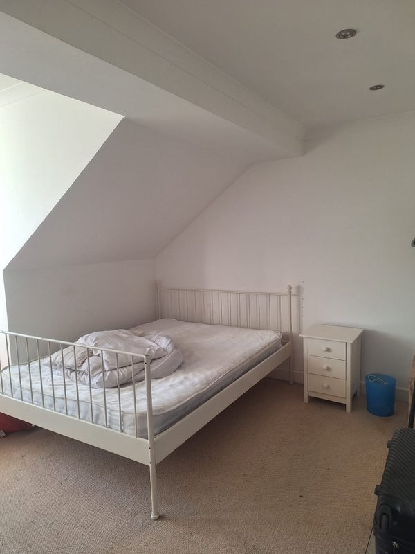 Room Pollokshaws Road in Glasgow