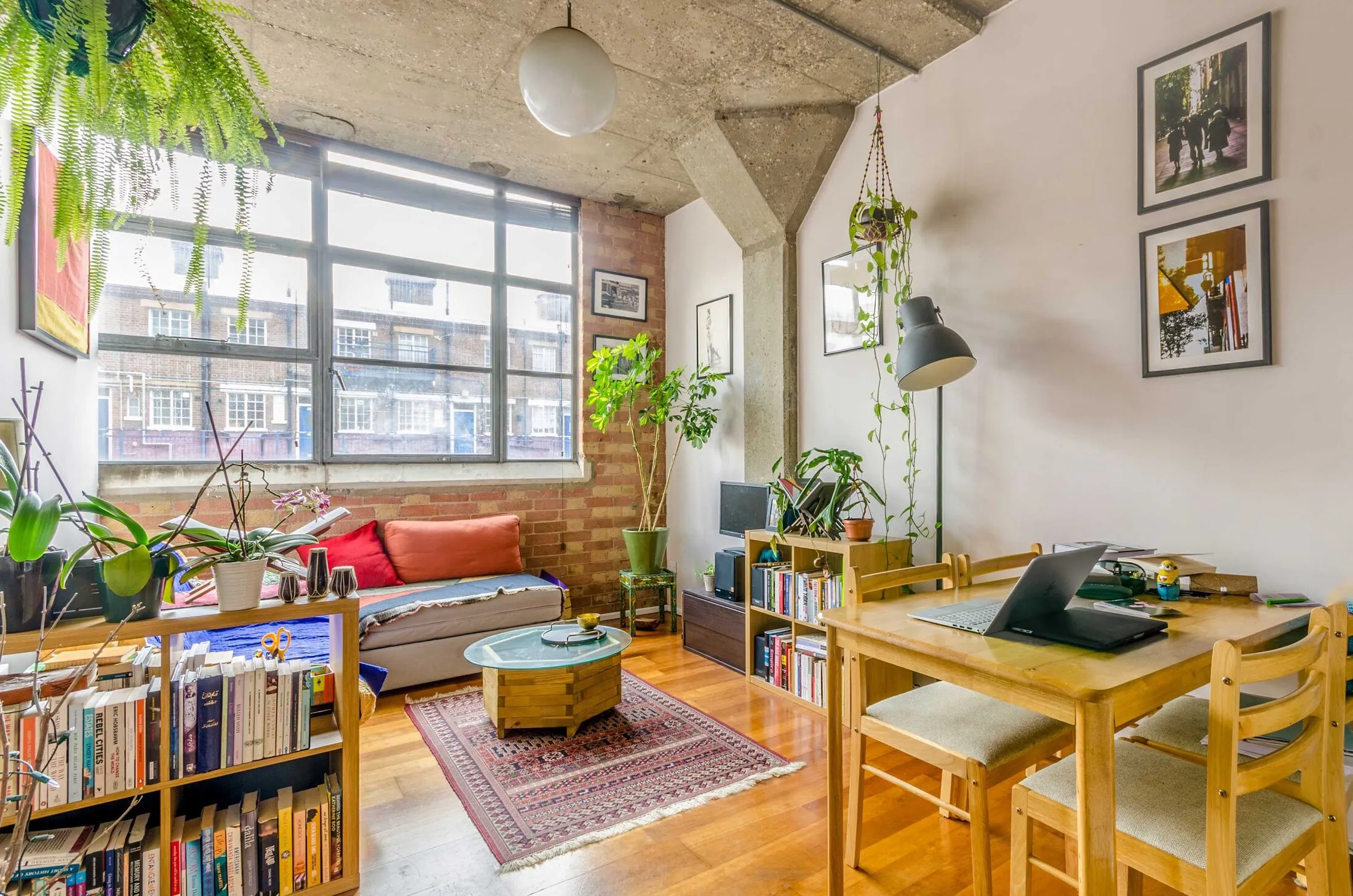 Flat Wenlock Road in Greater London
