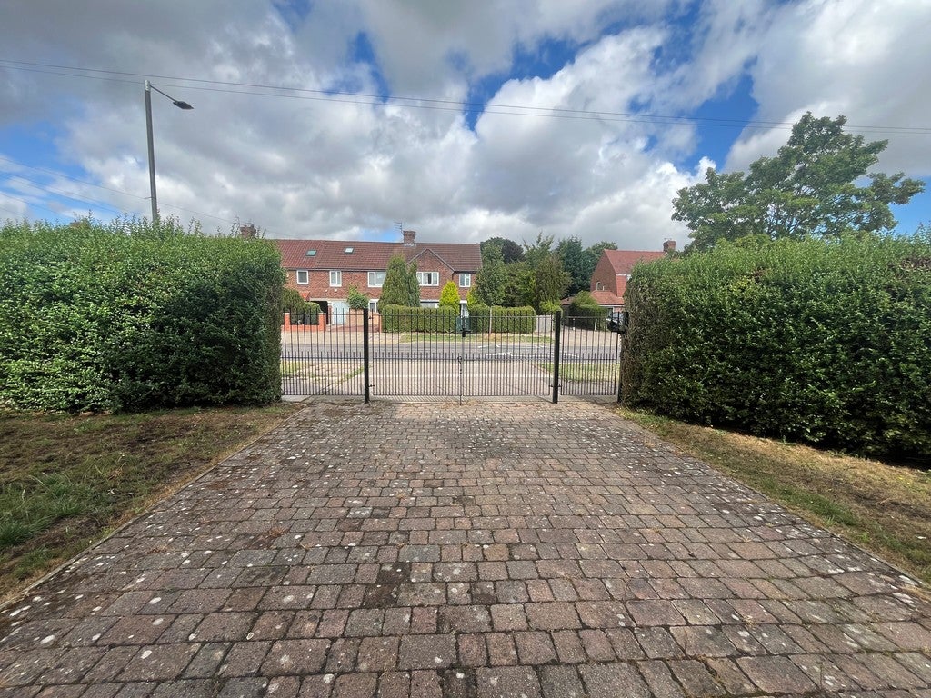 Flat Cornlands Road in York