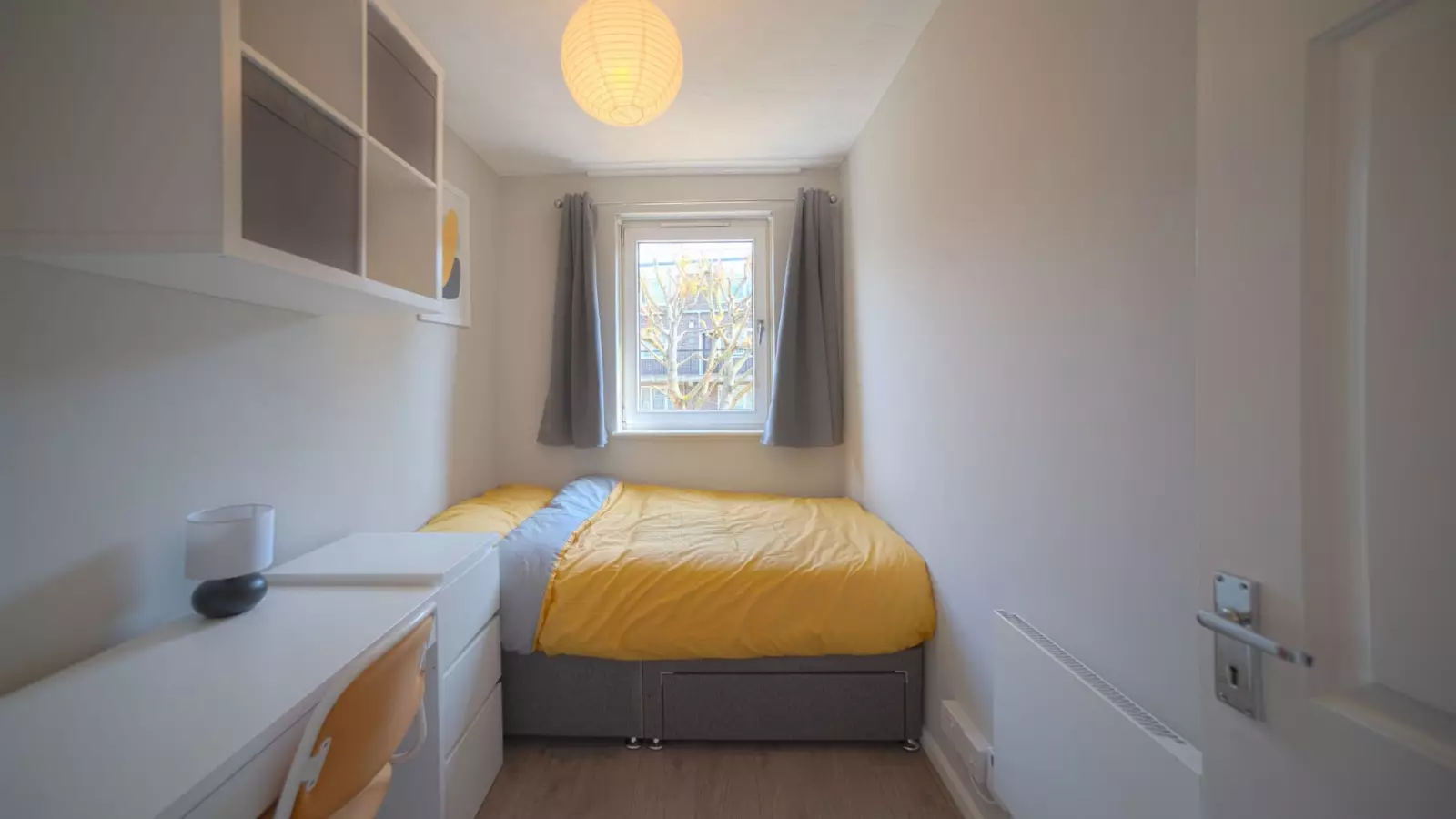 Flat Smythe Street in Greater London