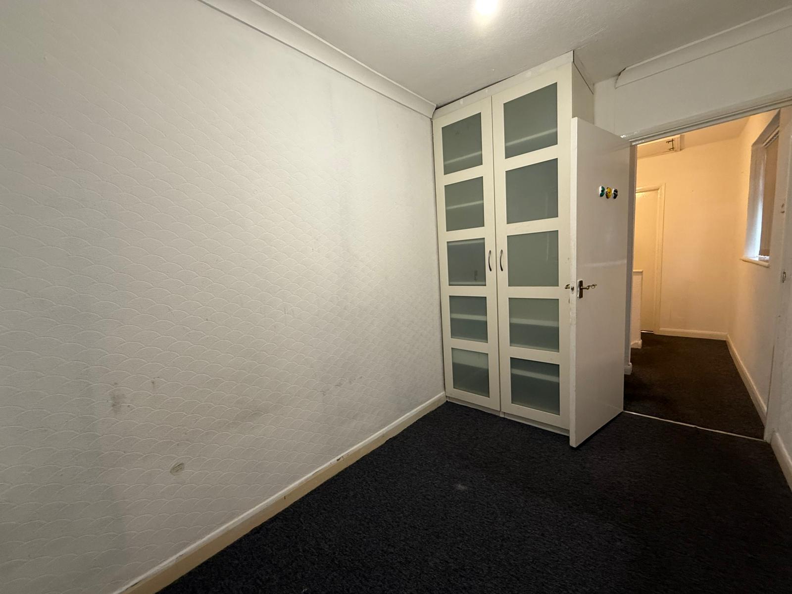House Tenby Close in Greater London