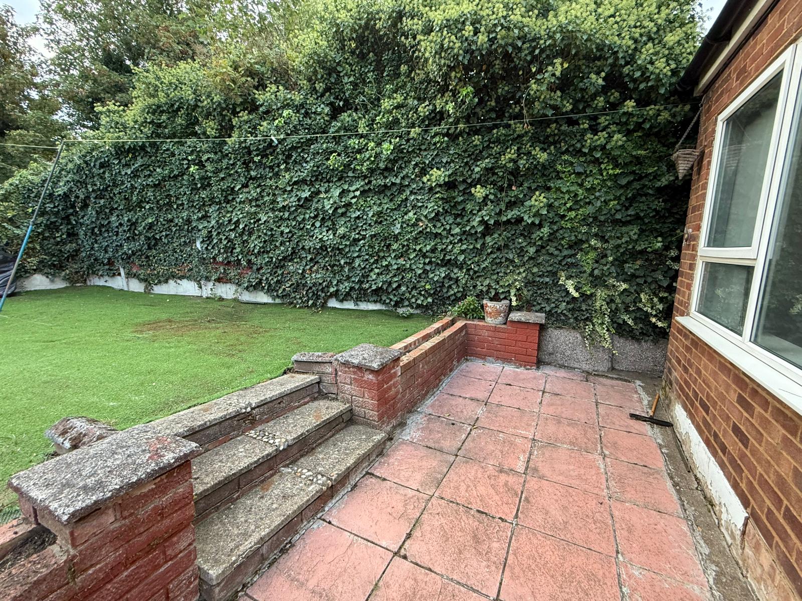 House Tenby Close in Greater London