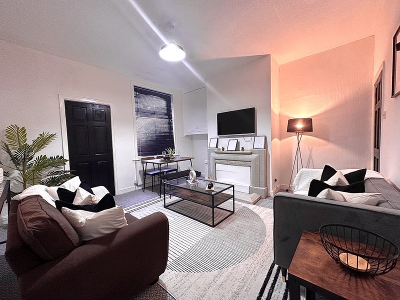Room Linby Street in Burnley