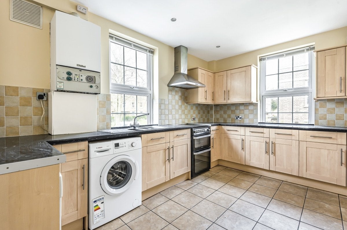 Flat Merryfield in Greater London