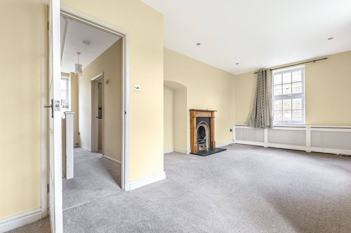 Flat Merryfield in Greater London