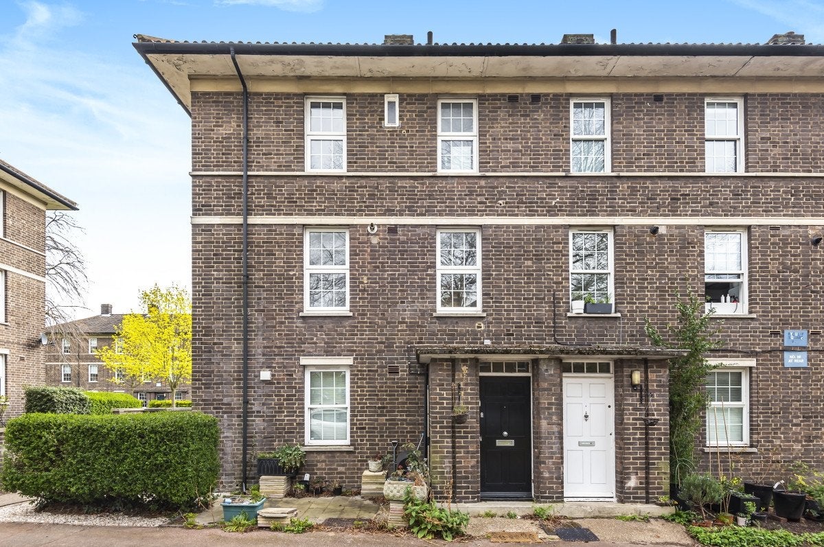 Flat Merryfield in Greater London