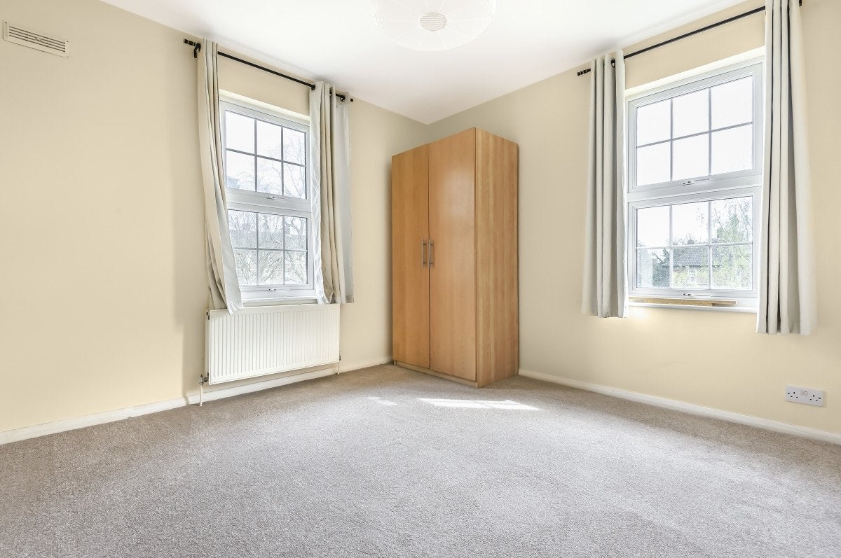 Flat Merryfield in Greater London
