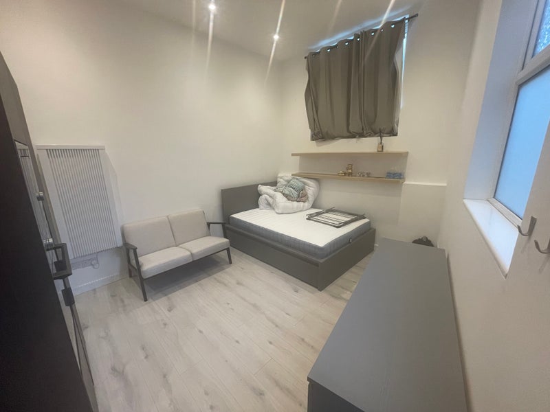 Room Algernon Road in Greater London