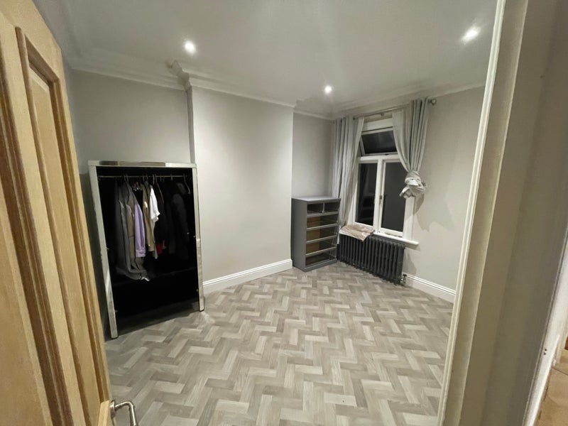 Room Algernon Road in Greater London