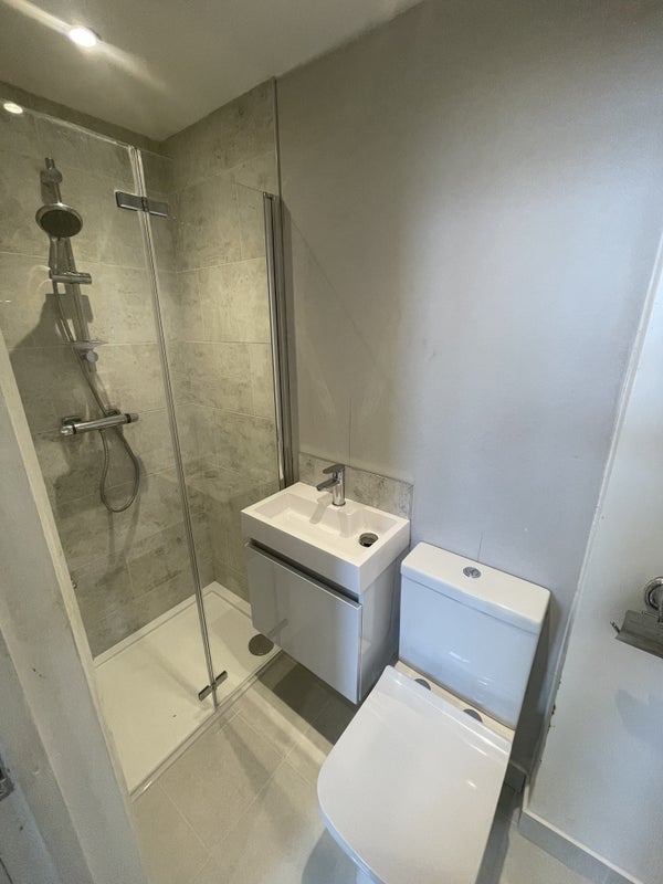 Room Algernon Road in Greater London