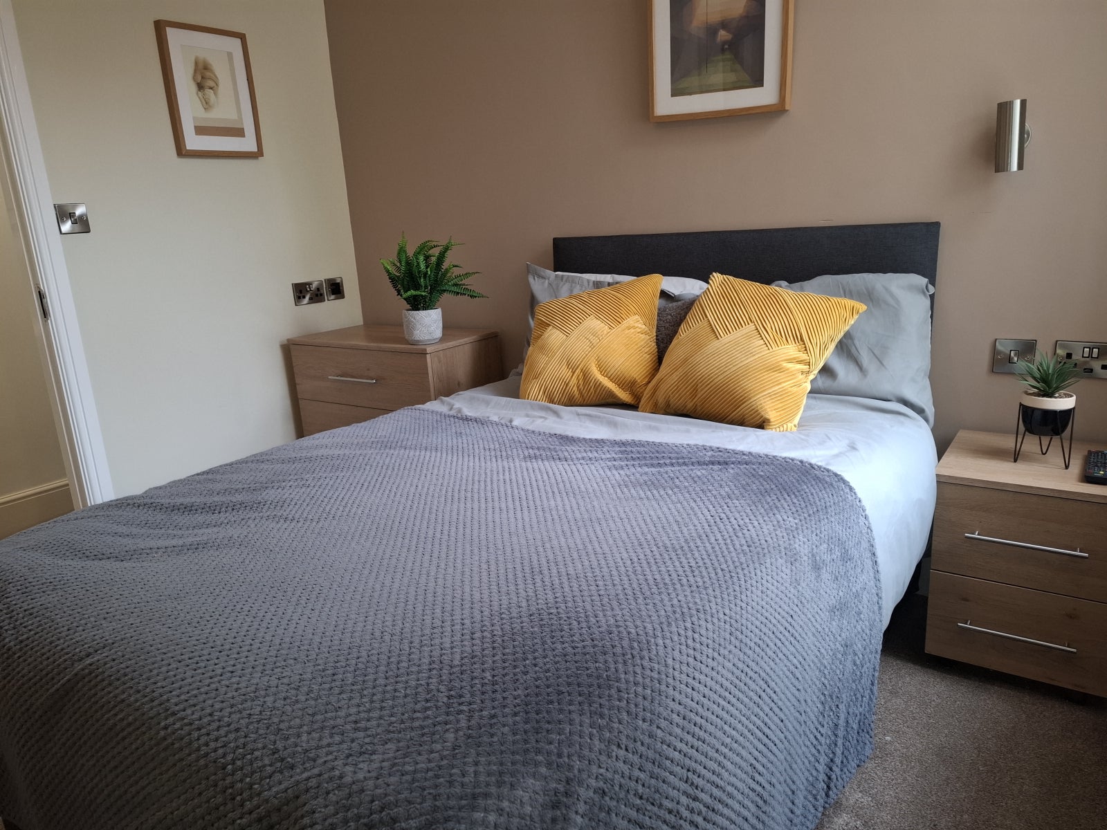 Room Legsby Avenue in Grimsby