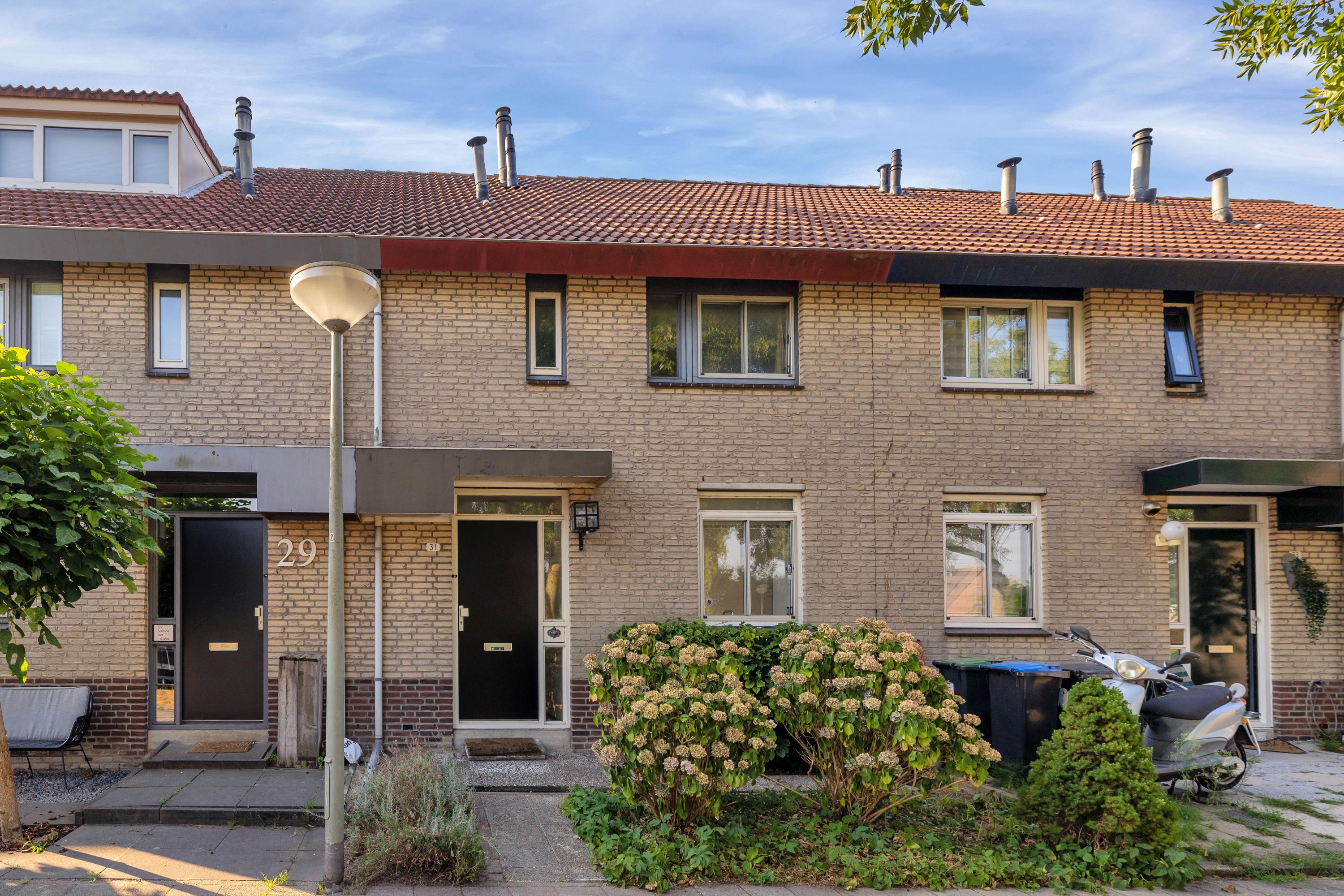 Tussenwoning te koop: Harkje Benthempad 31, Schiedam