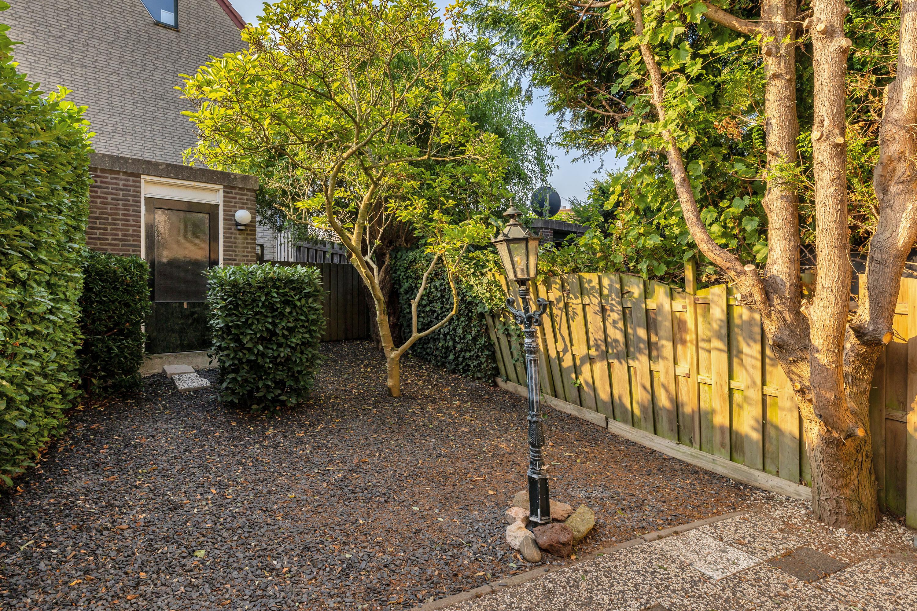 Tussenwoning te koop: Harkje Benthempad 31, Schiedam