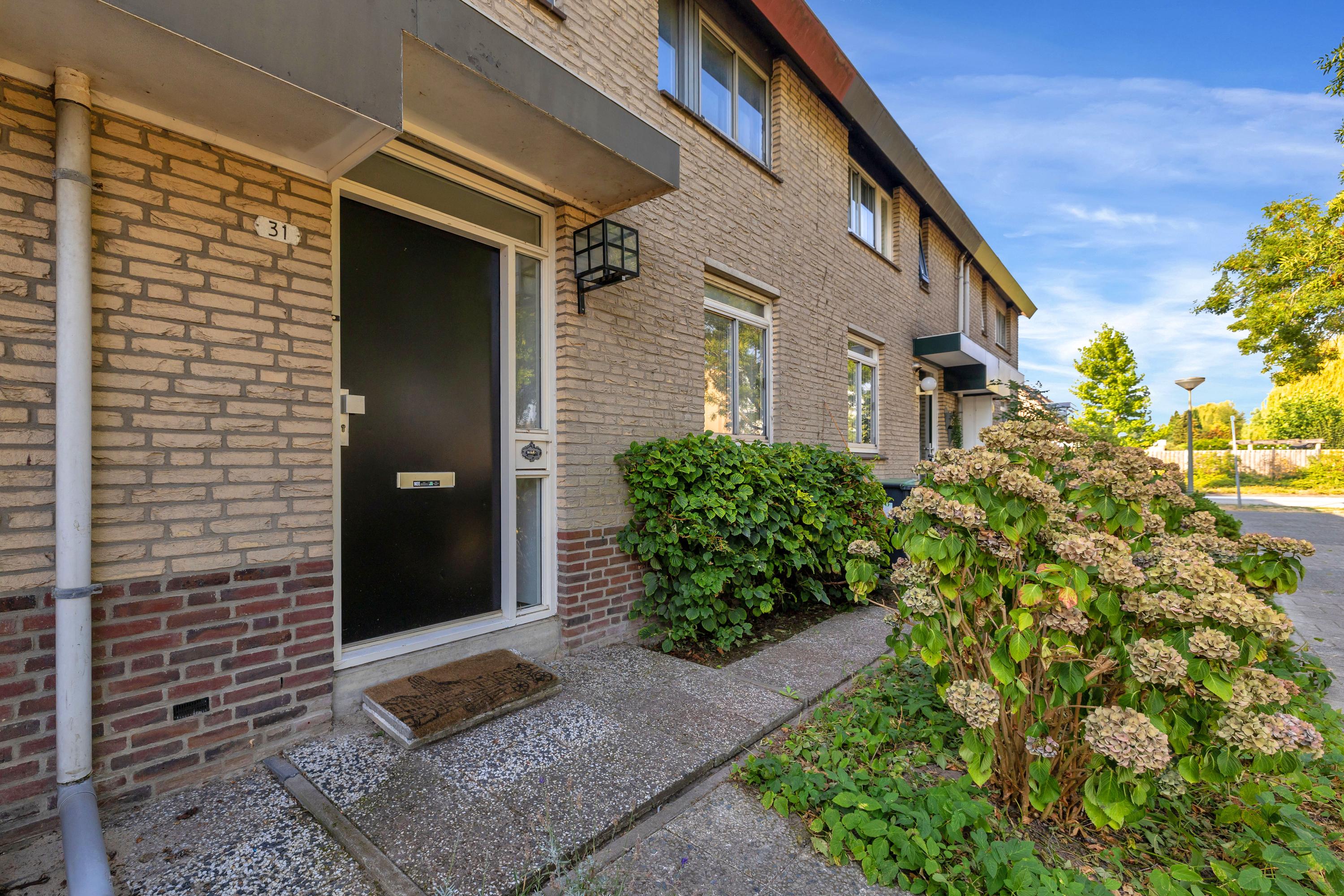 Tussenwoning te koop: Harkje Benthempad 31, Schiedam