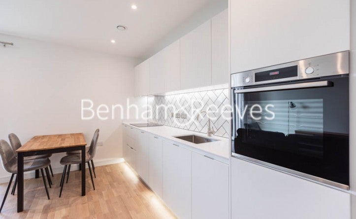Flat Greenleaf Walk in Greater London