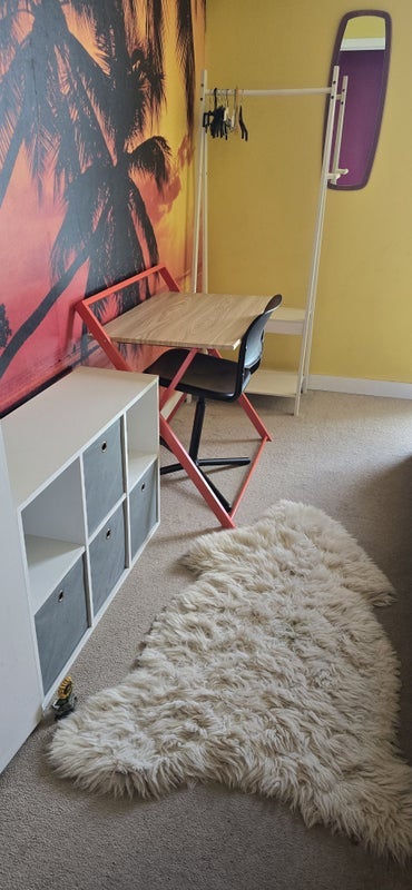 Room Cheering Lane in Greater London