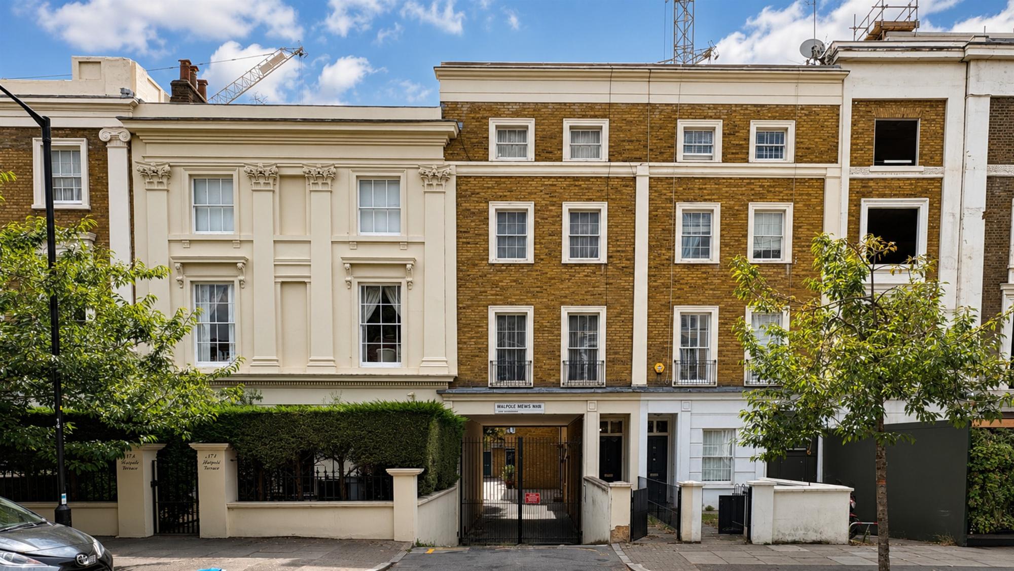 House Queen's Grove in City of Westminster