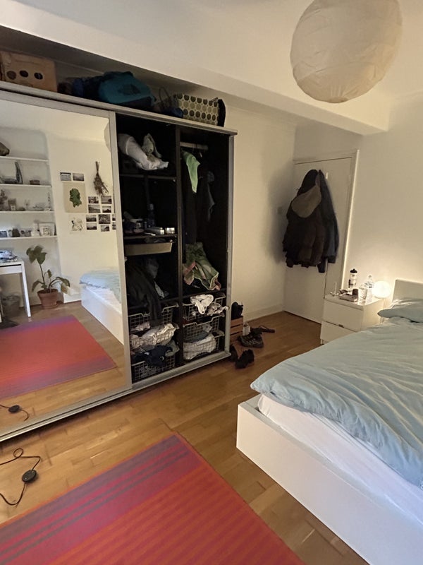 Room South Close in Greater London