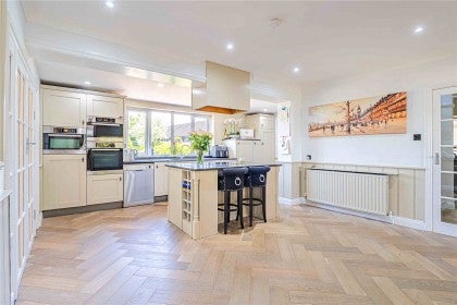 House Swan Close in Leighton Buzzard