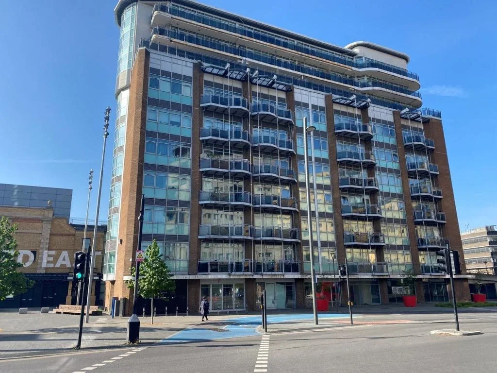 Flat Gerry Raffles Square in Greater London
