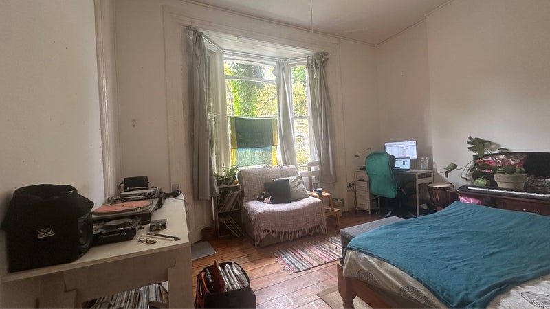 Room Goulton Road in Greater London