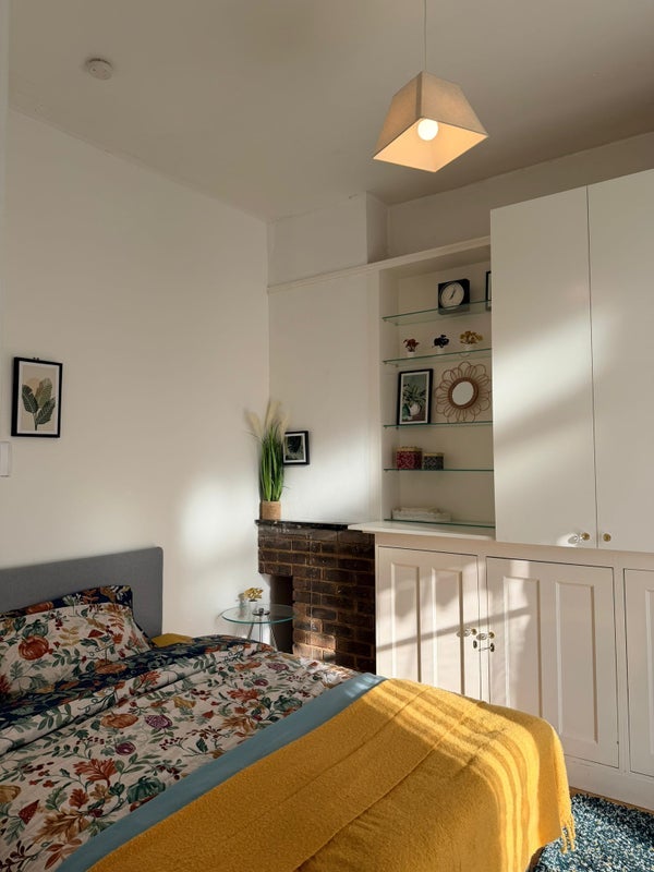 Room Hampton Road in Greater London
