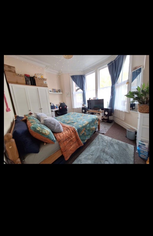 Room Gloucester Road in Bristol