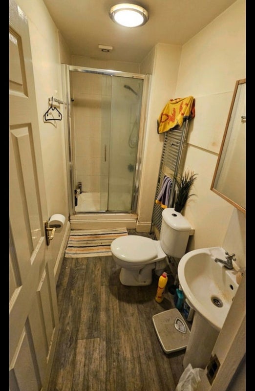 Room Gloucester Road in Bristol