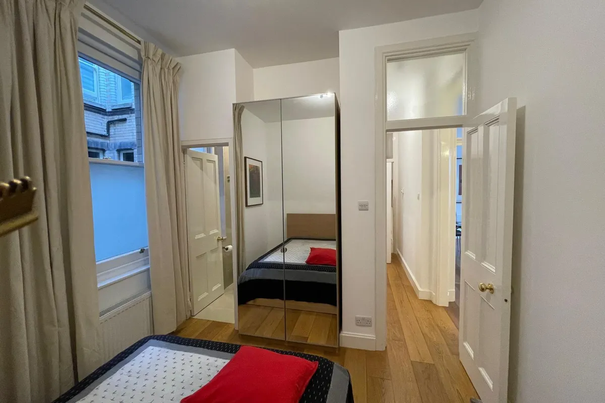Flat Ridgmount Gardens in Greater London
