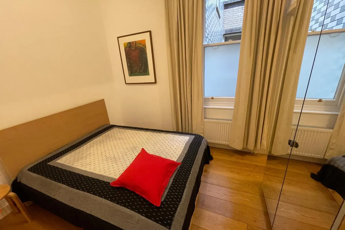 Flat Ridgmount Gardens in Greater London