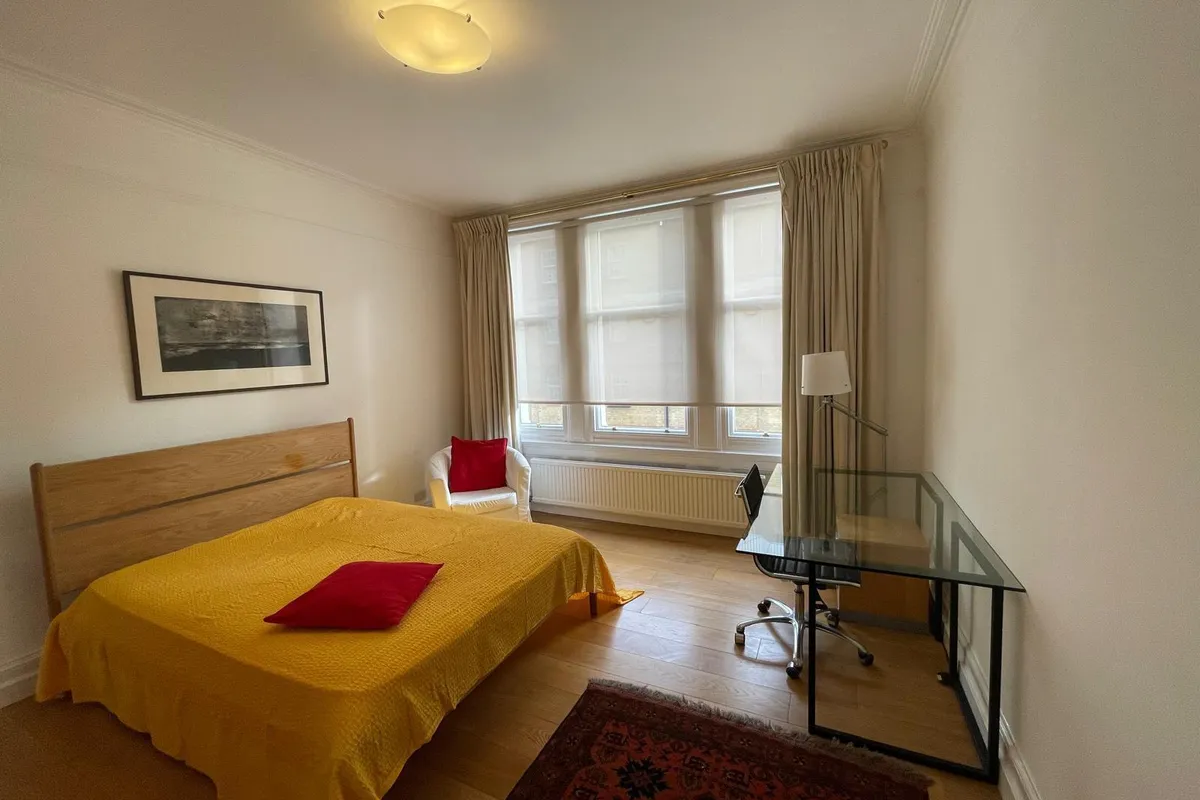 Flat Ridgmount Gardens in Greater London