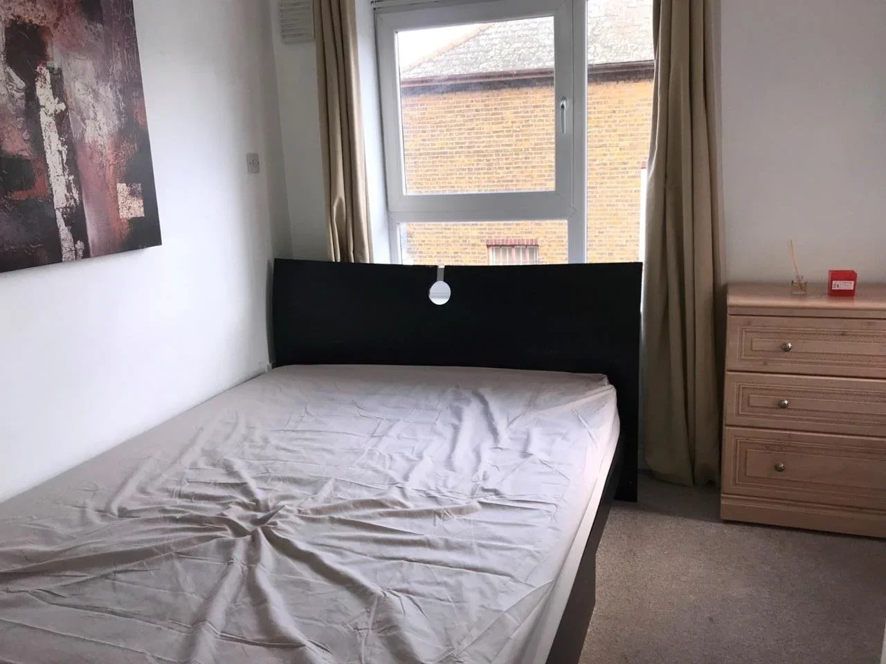 Flat Green Lane in Greater London
