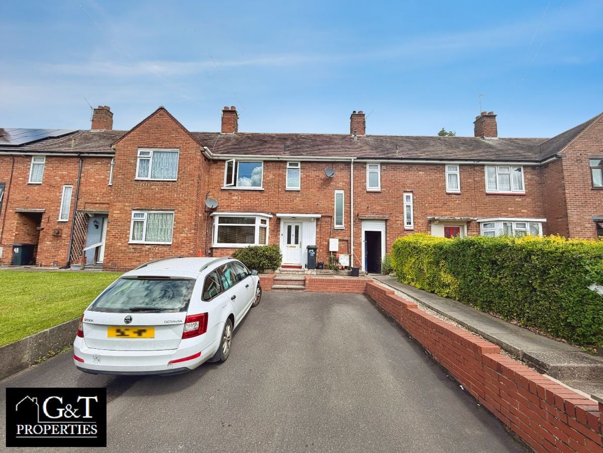 Flat Pheasant Street in Brierley Hill