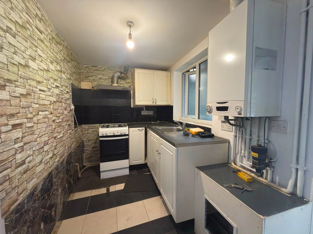 Flat Mayesbrook Road in Greater London