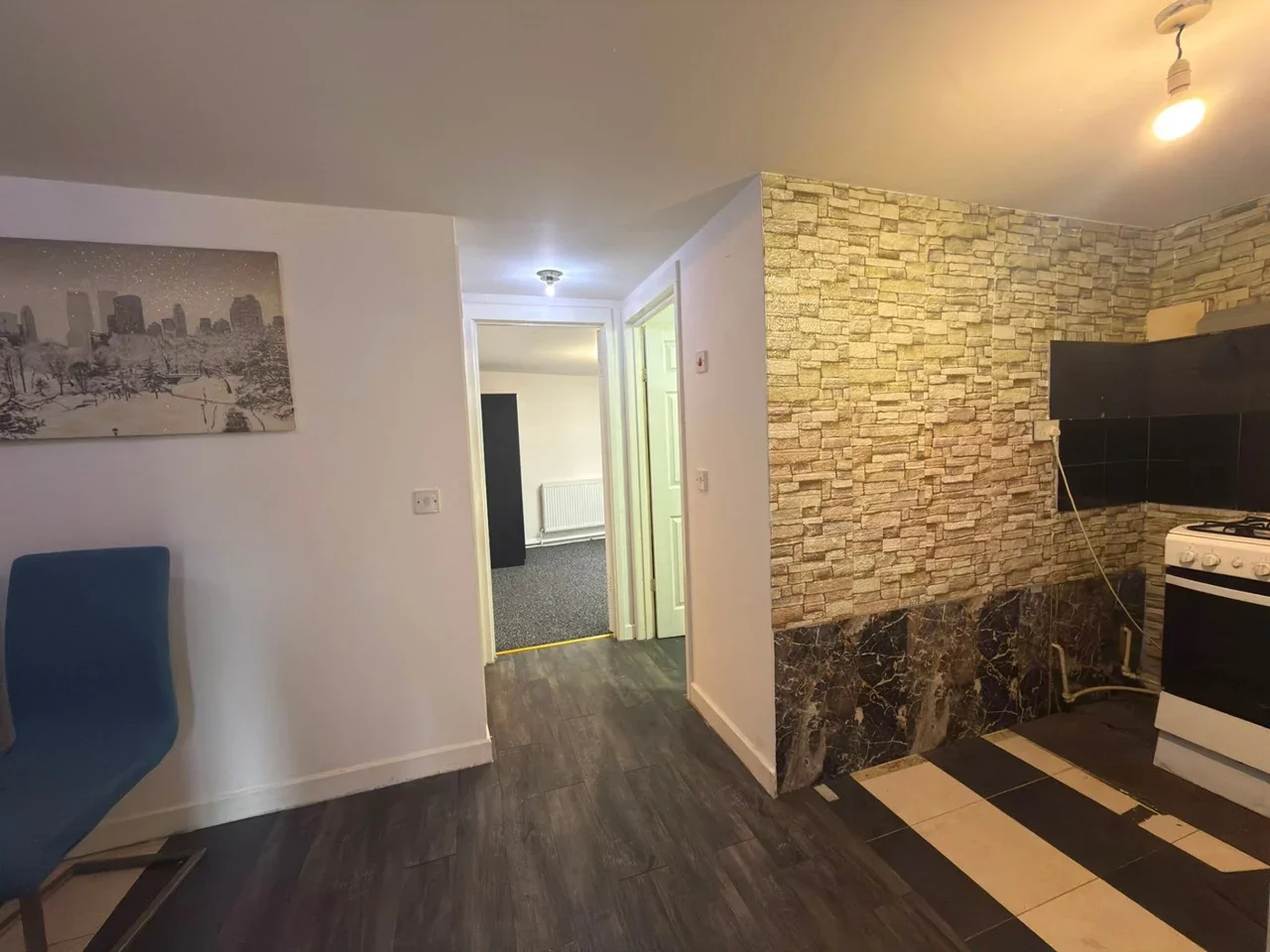 Flat Mayesbrook Road in Greater London