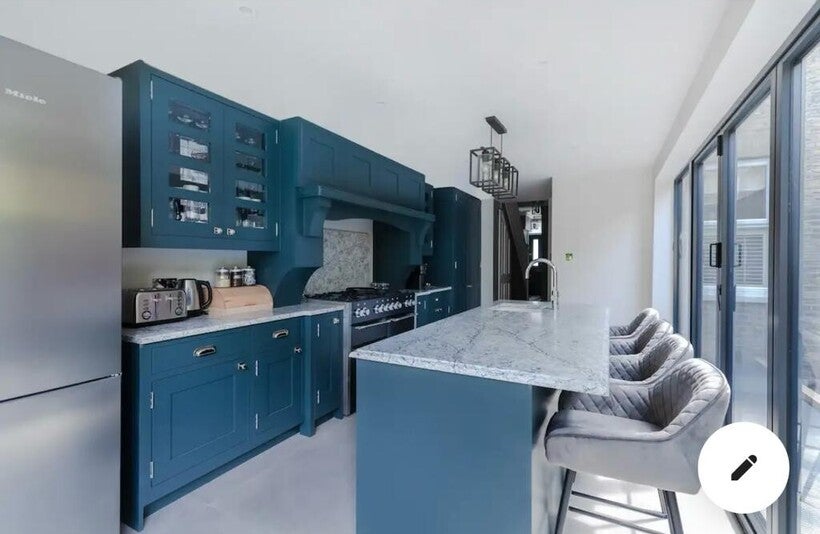 Room Percy Road in Greater London