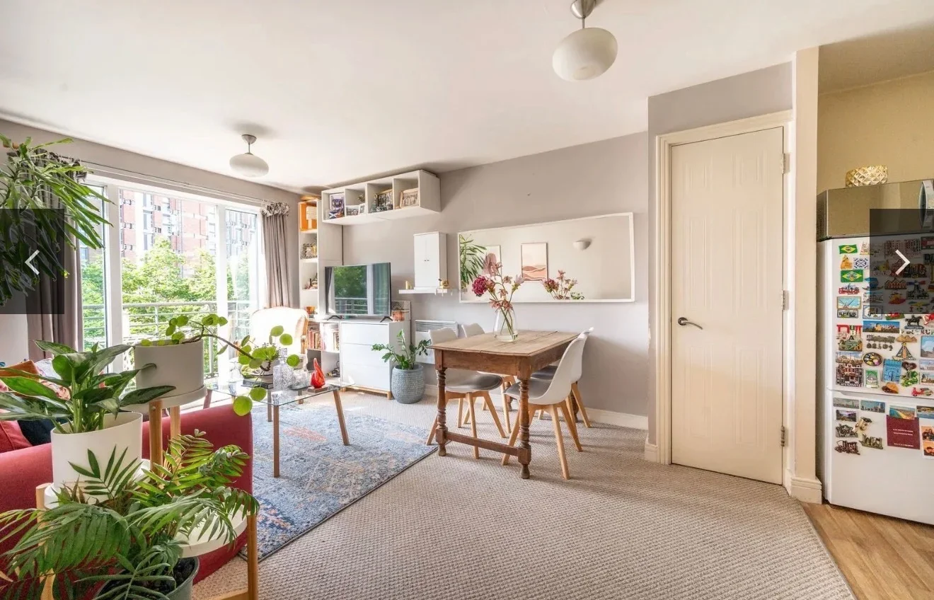 Room Windmill Lane in Greater London